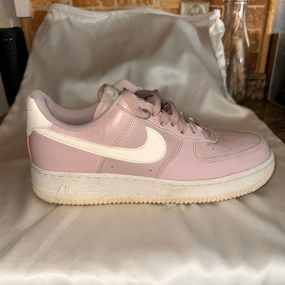 NIKE WOMENS Air Force 1 Low
Next Nature Platinum Violet Coconut 9.5 - Picture 5 of 11